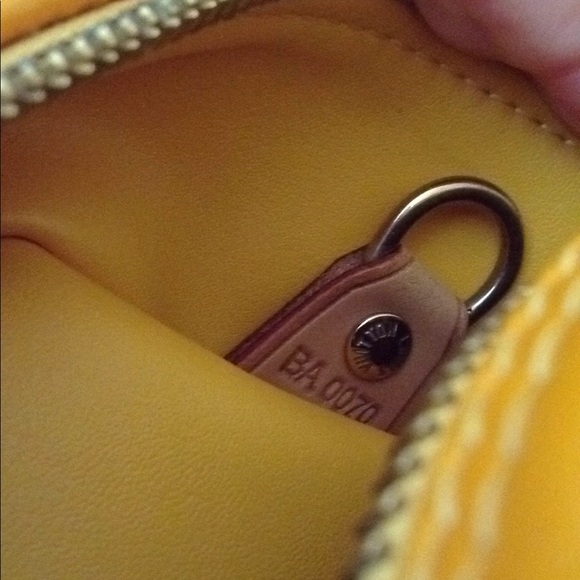 LOUIS VUITTON Monogram Tompkins Square Bag - Picture 8 of 8